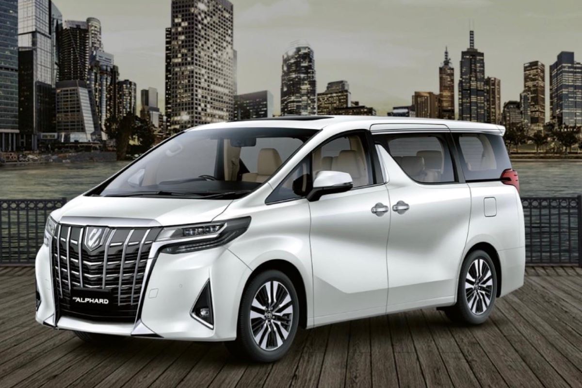Sewa Mobil Alphard di Padang: Mesin Kuat dan Fitur Lengkap!