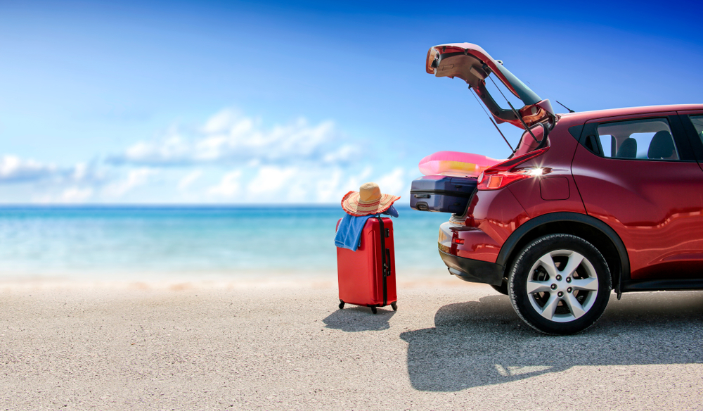 Sewa Mobil Padang untuk Wisata Pantai: Mobil Rendah Aman atau Tidak?