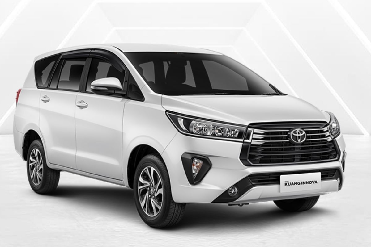 Hemat Waktu dan Biaya: Rental Mobil Innova Reborn Padang Siap Antar Anda Kemana Saja