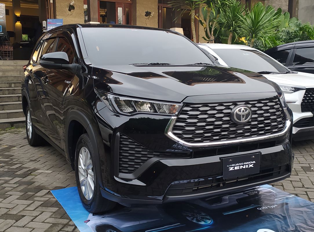 Lakukan Sewa Zenix G Padang Murah dengan Performa Tangguh dan Irit BBM!