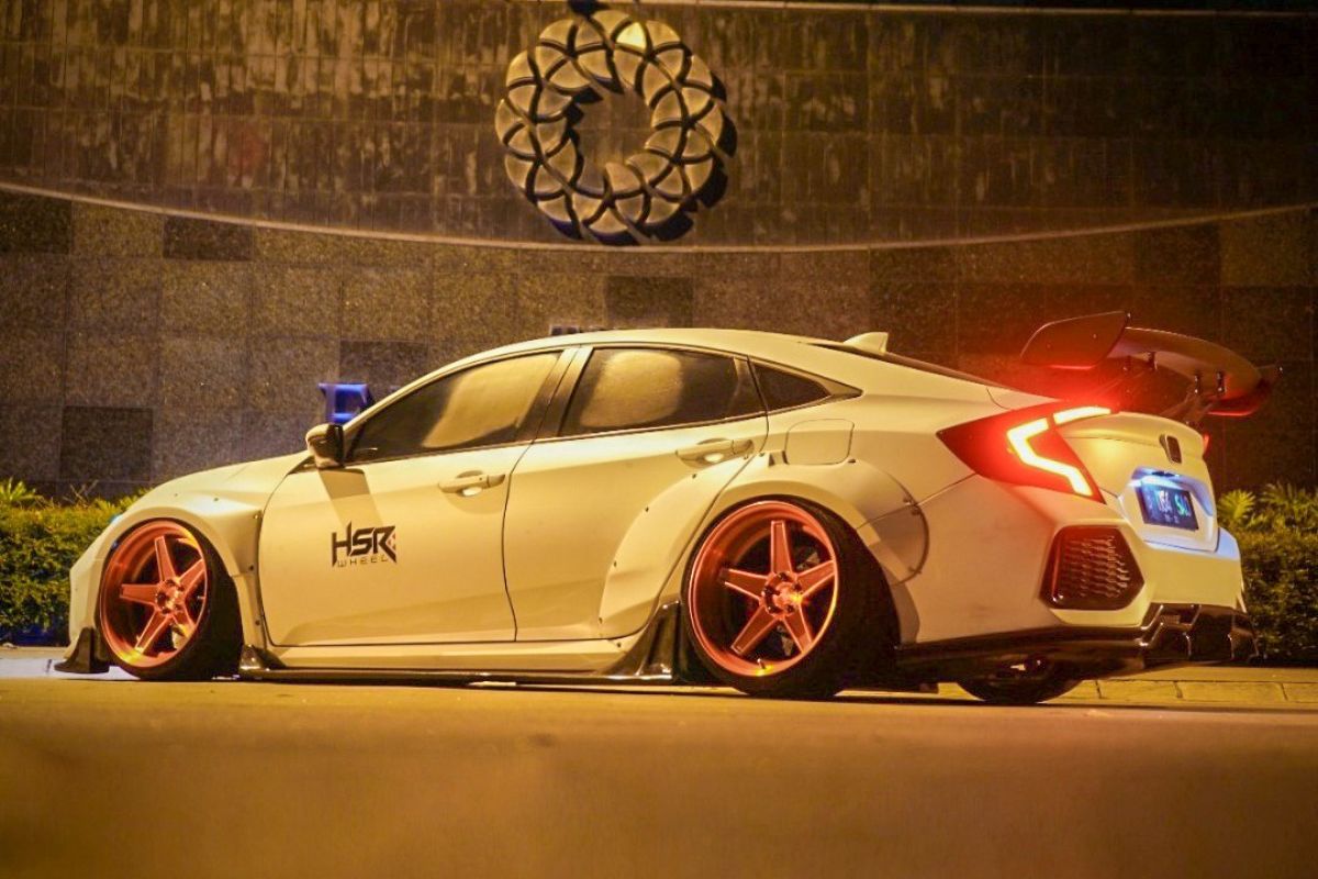 Rental Civic Turbo Padang Harian untuk Acara Spesial dan Perjalanan Eksklusif