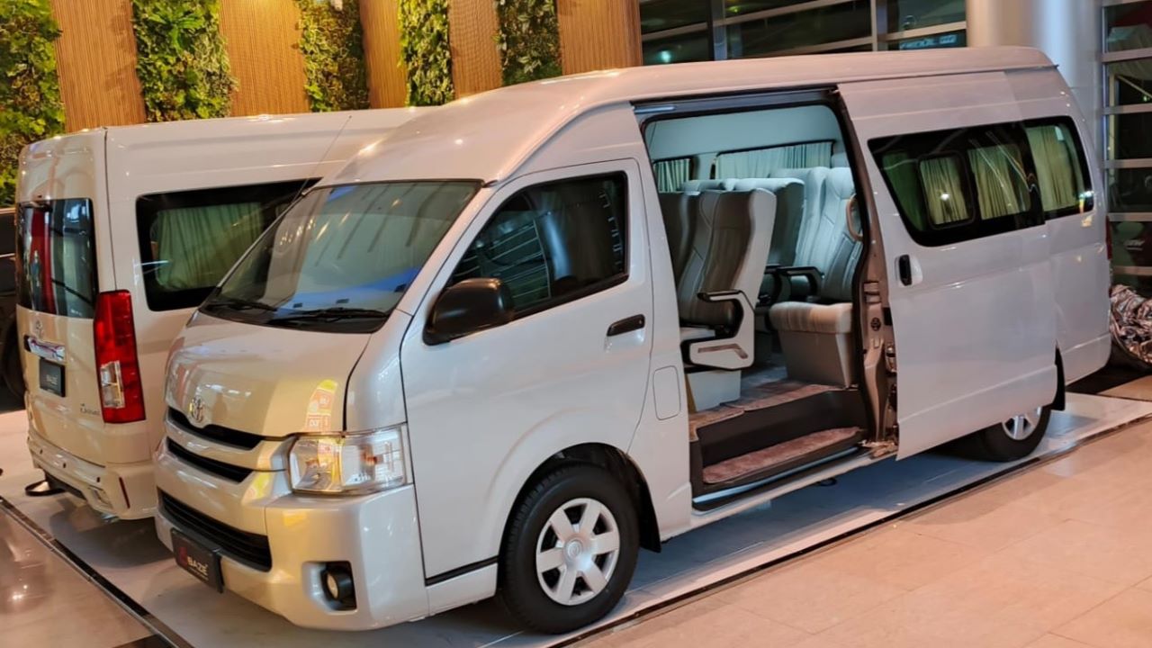 Rental Hiace Commuter Padang: Solusi Transportasi Nyaman untuk Petualangan Wisata Seru di Sumatera Barat