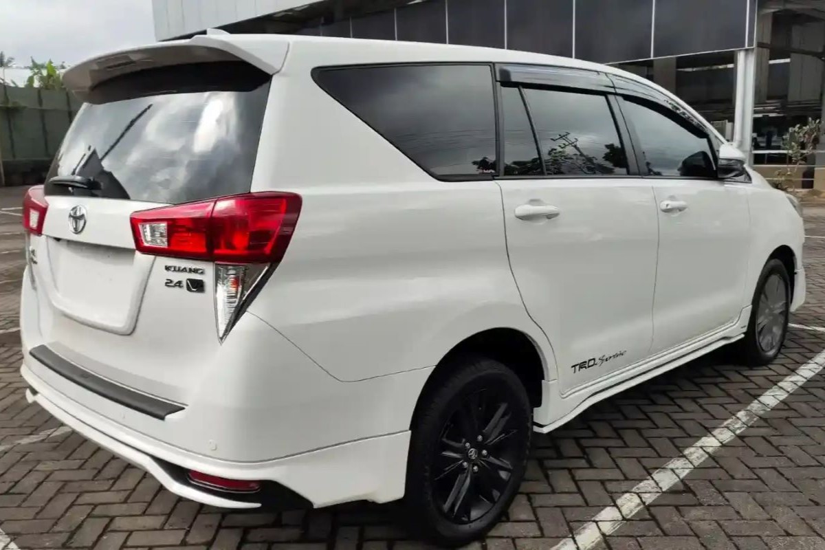 Rental Innova Reborn Pengantin Padang Murah: Mobil Mewah untuk Hari Spesial Pernikahan Anda