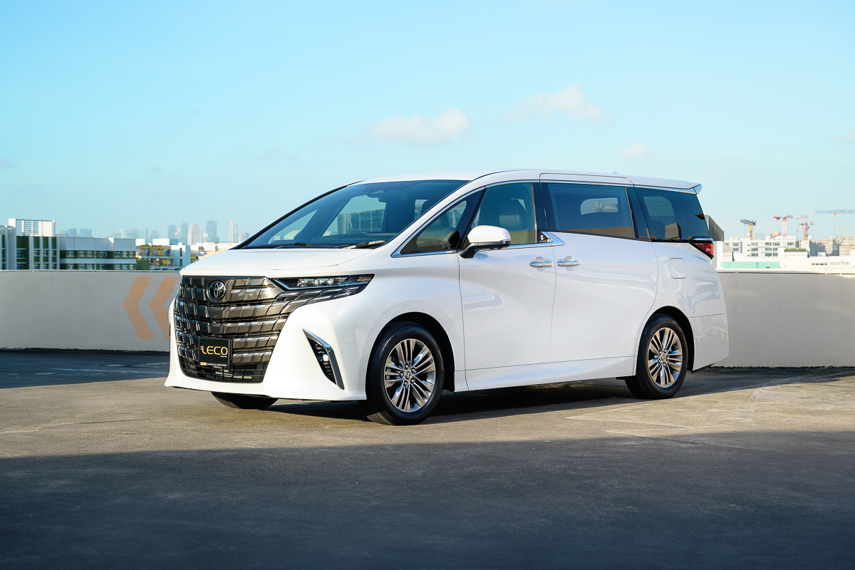 Sewa Alphard Padang Murah yang Worth It untuk Perjalanan Jarak Jauh!