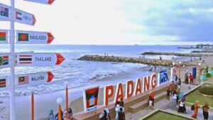Pantai Taplau Padang: Surga Sunset di Tengah Kota yang Wajib Masuk Bucket List!