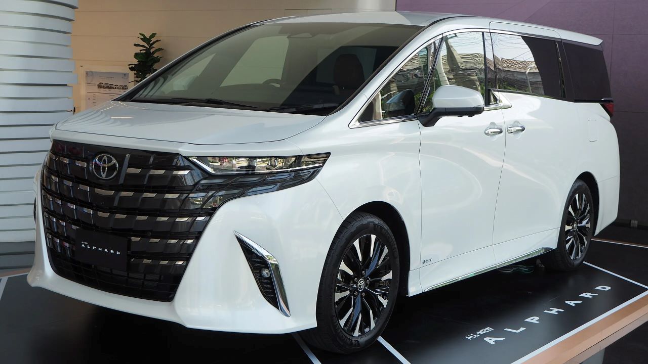 Sewa Alphard Padang dengan Sopir Profesional: Solusi Mewah untuk Event Perusahaan yang Sukses