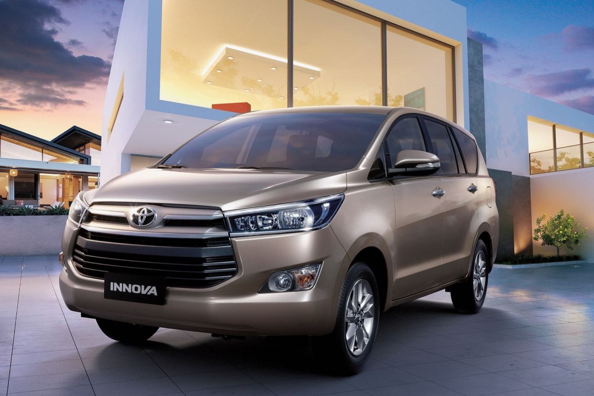 Sewa Innova Reborn Padang dengan Driver: Perjalanan Jauh Lebih Aman dan Bebas Lelah